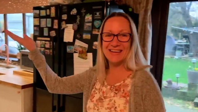 Singing estate agent makes music videos to help sell properties