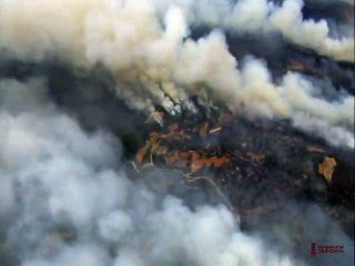 Imatges aèries de l’incendi de Vilanova de la Reina ja afecta tres mil hectàrees
