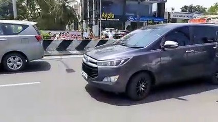 ThalapathyVIJAY visited actor #AjithKumar's house to convey his condolences to the family