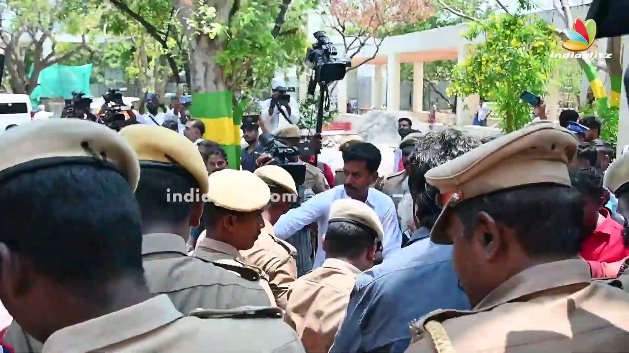 நண்பர் Ajith-க்கு Vijay ஆறுதல்...  | Ajith Father | Ajith Kumar | Shalini | Vijay |