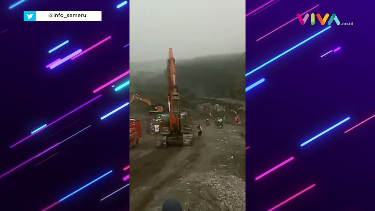 DETIK-DETIK Banjir Lahar Dingin Semeru Seret Al...