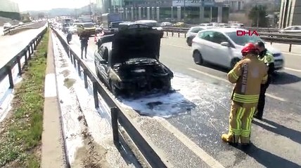 Yol ortasında cayır cayır yandı! Metrelerce araç kuyruğu oluştu