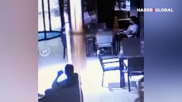 Burak Deniz, Nilperi Şahinkaya ve sevgilisinin masasına gidip olay çıkarmıştı! Kavga görüntüleri ortaya çıktı