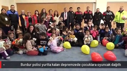 Burdur polisi yurtta kalan depremzede çocuklara oyuncak dağıttı