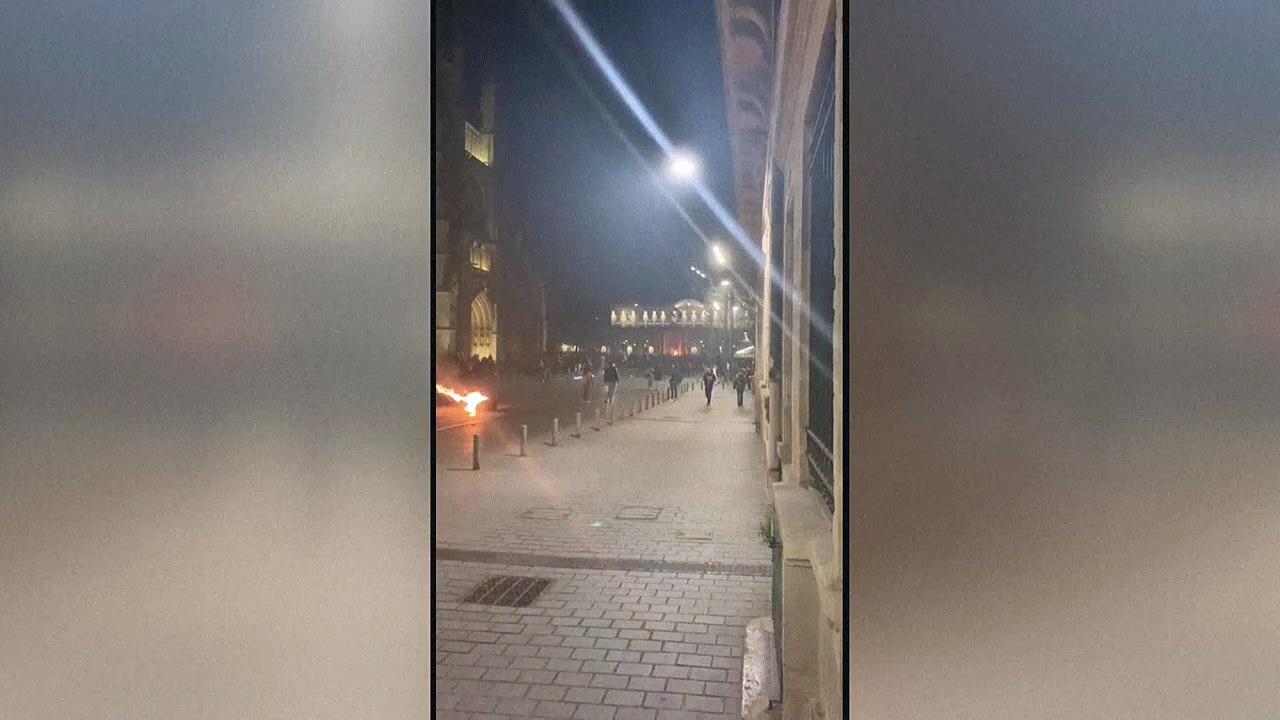 Bordeaux: le porche de l'hôtel de ville incendié en marge de la manifestation