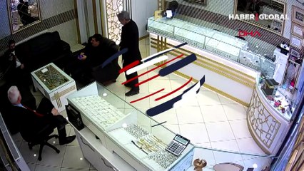 Kahramanmaraş'ta büyük korkunun yaşandığı 5.3'lük deprem anı kamerada! Böyle kaçıştılar