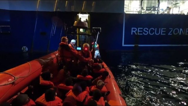 La Geo Barents naviga verso Bari con 190 migranti
