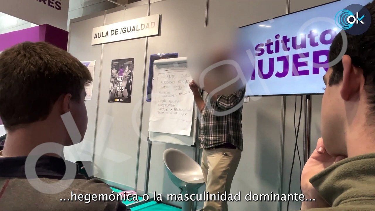 OKDIARIO asiste a un taller de Igualdad sobre cómo ser un hombre: «Por llorar no se os va a caer el pito»