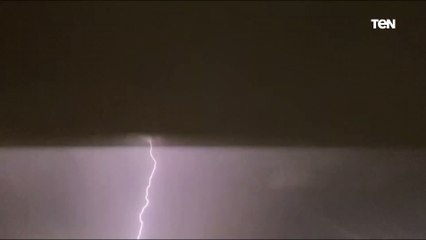 هطول أمطار ورعد وبرق في سماء القاهرة