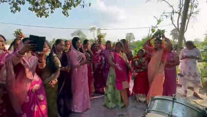 देखें वीडियो... गौर गौर गोमती, ईसर पूजे पार्वती...
