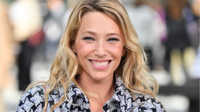 VOICI : Johnny Hallyday : Laura Smet dévoile l’étonnant cadeau de Pascal Obispo en hommage à son père