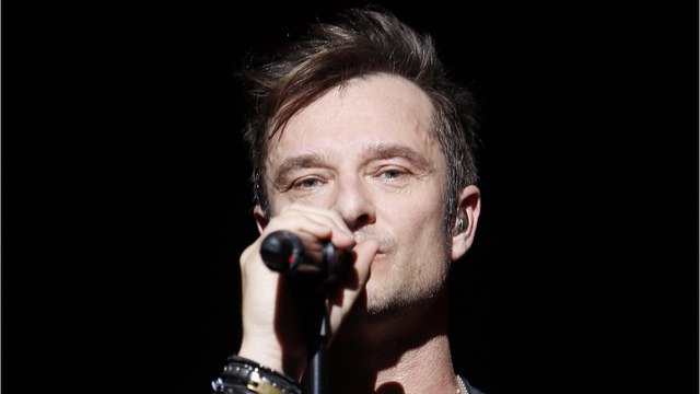GALA VIDEO - “Il était souvent parti” : David Hallyday, ses touchantes confidences sur son père absent