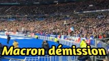 France - Pays- Bas : Les supporters à 49 minutes et 3 secondes : Macron démission - Macron dégage