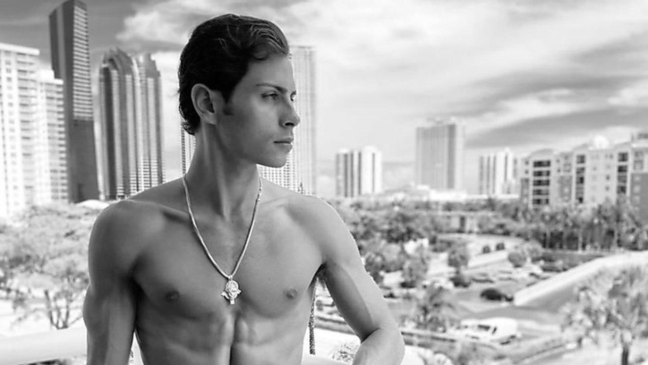 Krasses sixpack! „die zauberer vom waverly place“-„max“ nicht wiederzuerkennen