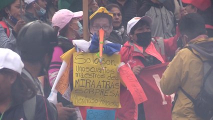 Maestros bolivianos realizan un paro de 24 horas al ritmo de Shakira