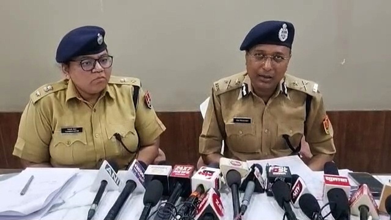 हिस्ट्रीशीटर दीपू ने पिस्तौल छीन किया फायर, पुलिस ने जवाब में पैर पर मारी गोली