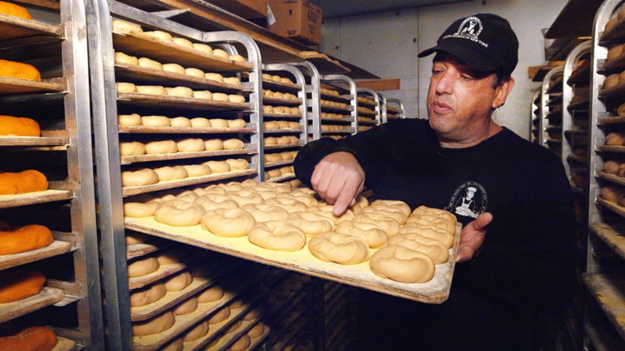 How New York's best bagel shop makes 100,000 ba...