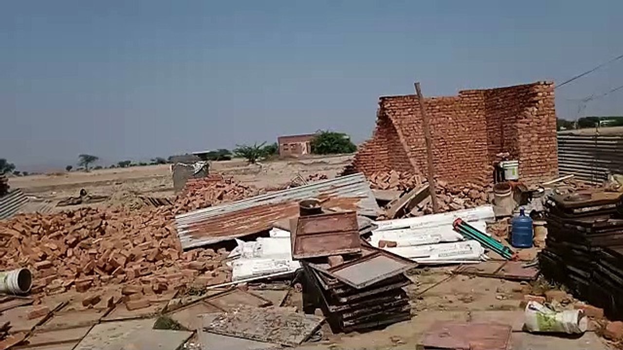 तेज आंधी से गिरी कच्ची दीवार, छह श्रमिक दबे