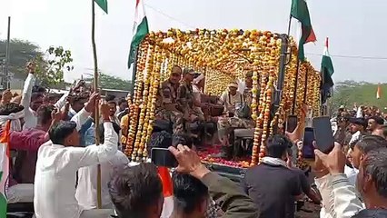 गूंजे जयहिंद के जयघोष, शहीद जवान के अंतिम दर्शन के लिए उमड़ी भीड़