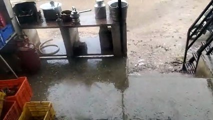 सुबह आधा घंटे बरसे मेघ, फसल हुई खराब