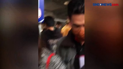 Asap Hitam Mengepul dari Rangkaian KRL, Penumpang Panik