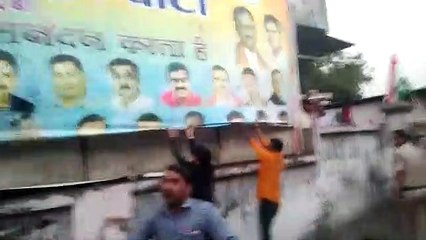भाजपा कार्यालय में घुसे युवा कांग्रेस नेता, दीवारों पर फेंकी काली स्याही, फाड़े पोस्टर
