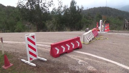 Osmaniye'de Depremde Hasar Gören Yolun Kapatılması Köylüleri Mağdur Etti. Köy Muhtarı: "Gerekli Yerlere Müracaat Ettik Hiçbir Sonuç Alamadık"