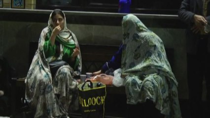 La preghiera e poi il pasto, il Ramadan alla moschea di Teheran