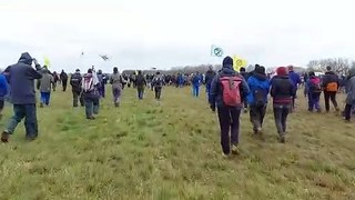 Vanzay : les milliers de manifestants quittent le camp, en route vers Sainte-Soline