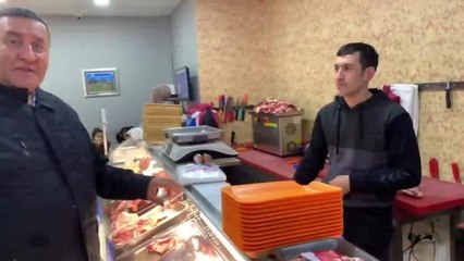 Ömer Fethi Gürer'in Dinlediği Kasap: "Biz Hayvan Keserken Korkuyoruz; Satılacak Mı, Acaba Elimizde mi Kalacak Diye"