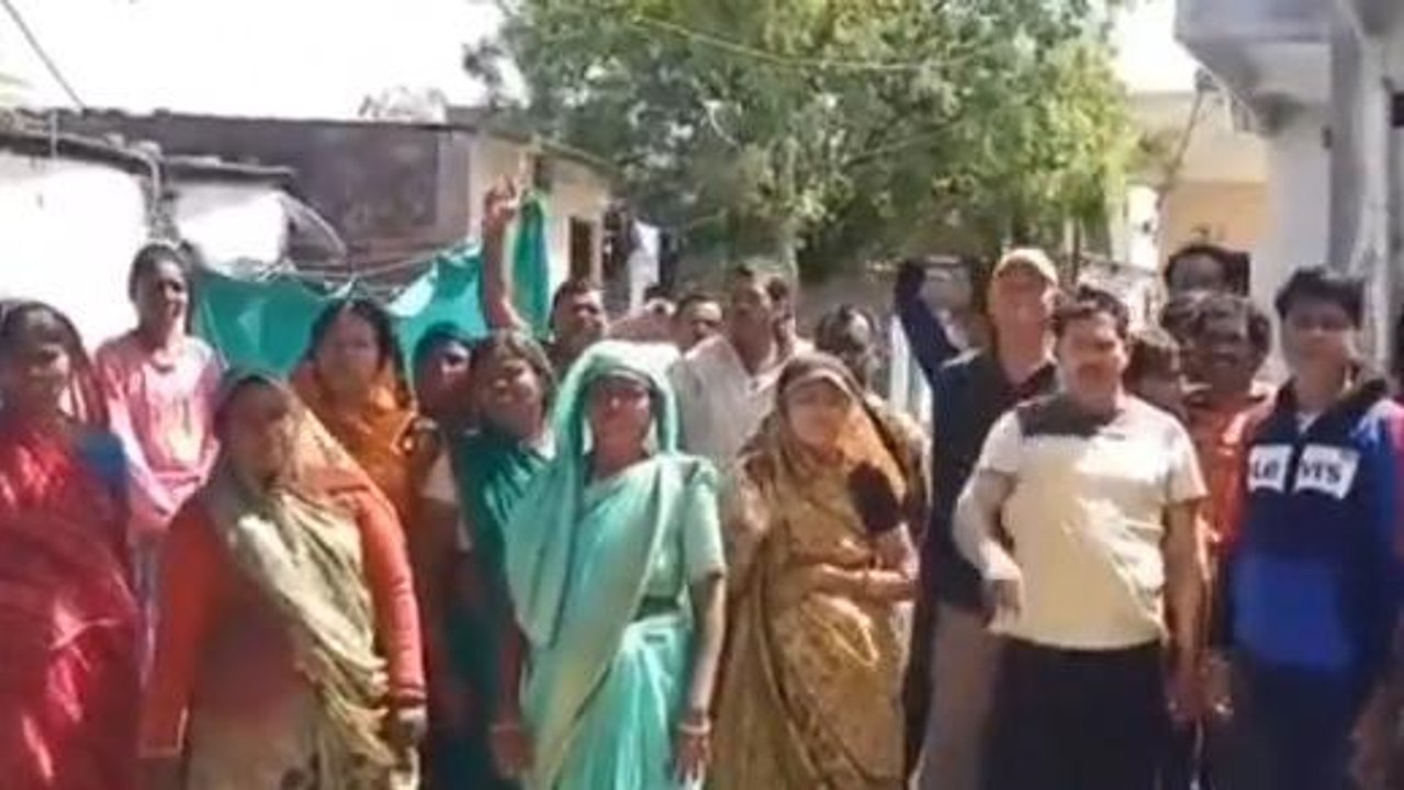 उज्जेन: मूलभूत सुविधा के लिए परेशान रहवासियों न...