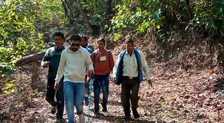22 किमी पैदल ट्रैकिंग पर निकले डीएम, पर्यटन की संभावनाएं और ग्रामीणों की समस्याओं का किया समाधान
