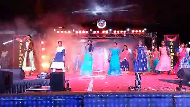 Watch : கல்லூரி ஆண்டுவிழாவிற்கு வந்த நடிகை 'மிர்னாளினி ரவி'- மாணவிகளுடன் ஆடல் பாடல் கொண்டாட்டம்!