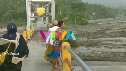 VIDEO Ras Terkuat di Bumi 'Terobos' Banjir Lahar Semeru