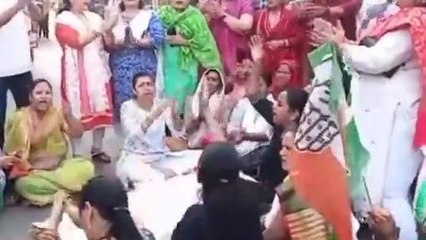 ग्वालियर: राहुल गांधी की संसद सदस्यता रद्द करने के विरोध में महिला कांग्रेस का अनूठा प्रदर्शन