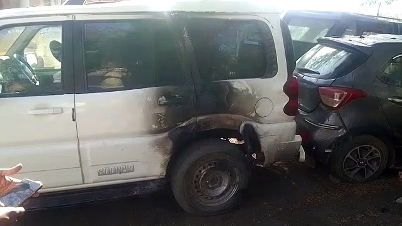 तस्करों ने पुलिस पर की फायरिंग, जवाब कार्रवाई म...