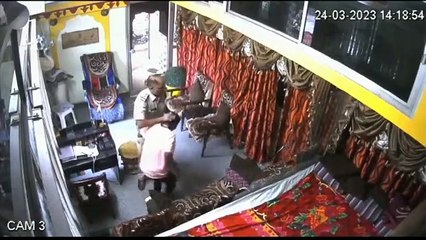 वीडियो...शराब पीकर टीआई ने छात्रा से की गुंडागर्दी