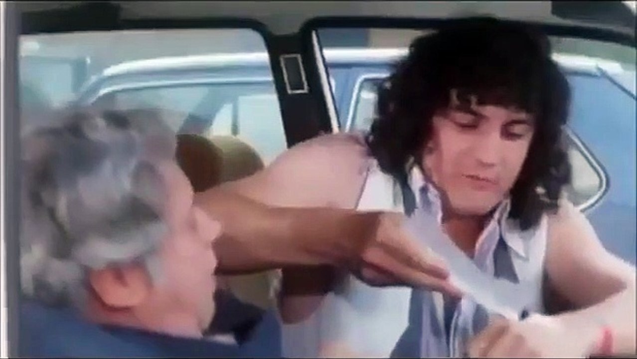 Paolo Villaggio scene divertenti Fare tiro con baro.....a quanto va? Va a più di mille? Film cult Fracchia la belva umana