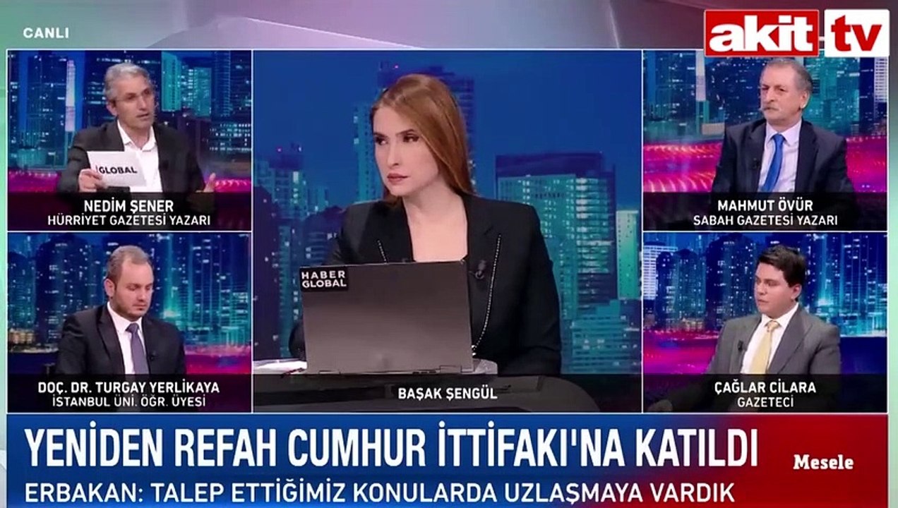 Nedim Şener'den Karamollaoğlu'na Ayasofya dersi. Ayasofya'nın açılması için ona layık bir ümmet gerekliydi. O ümmet 15 temmuzda ortaya çıktı CHP Ayasofya'yı müzeye çeviremez ama bu Karamollaoğlu gibilere yaptırılır. Çünkü...