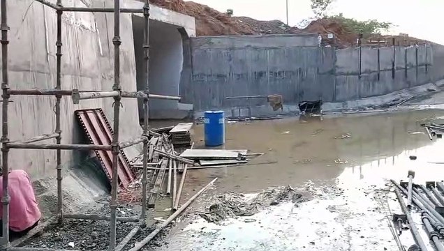 अंडर ब्रिज बनने से मिलेगी सुविधा लेकिन अभी तो बढ़ गई परेशानी