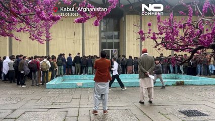 Afghanistan riaprono le scuole, ma solo per i maschi