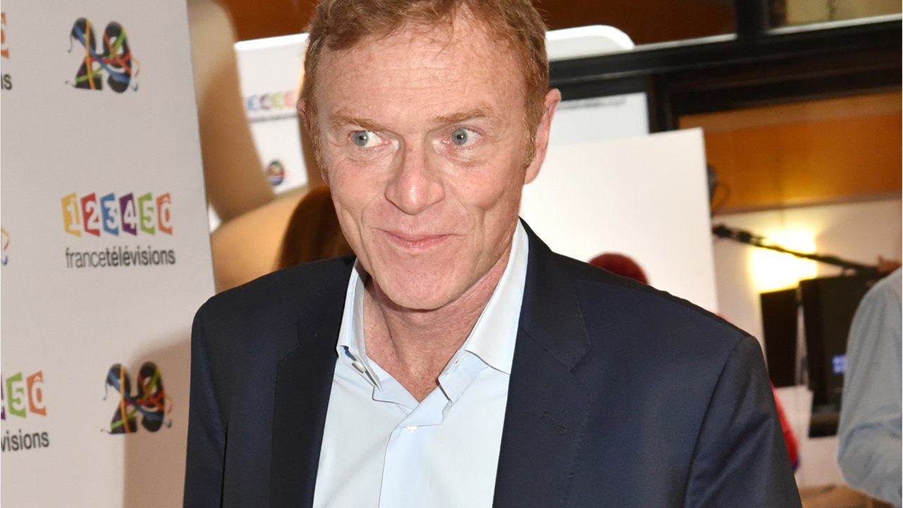 GALA VIDEO -  Christophe Hondelatte : il tire à boulets rouges sur son successeur dans “Faites entrer l’accusé“, “un homme-tronc”