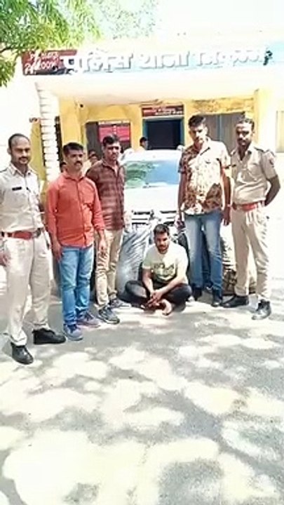 कार से सवा क्विंटल डोडा चूरा जब्त, चालक गिरफ्ता...