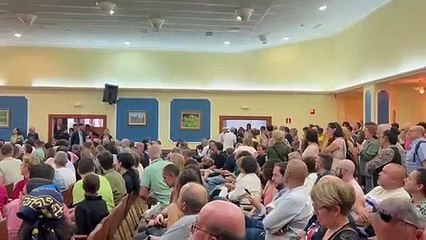 Momento en el que Yolanda Díaz entra en el Círculo Mercantil en Las Palmas de Gran Canaria