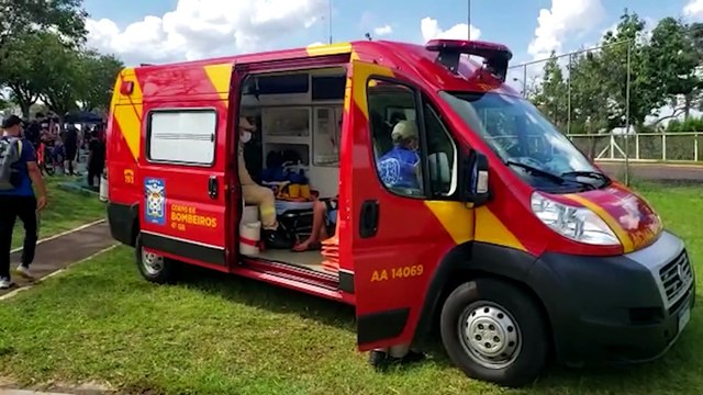 Adolescente sofre corte na cabeça após queda no Ciro Nardi