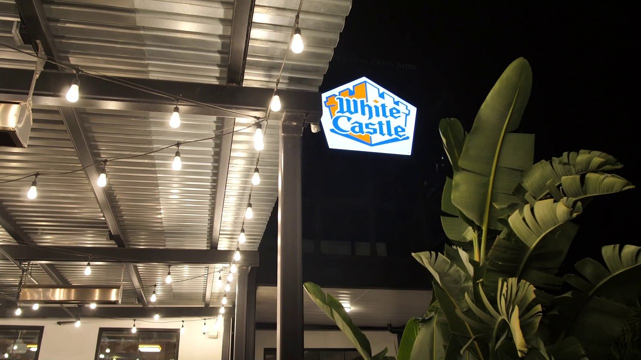 Exploring The World's Largest White Castle Restaurant in Orlando, Florida - 4K Travel VLOG & Review