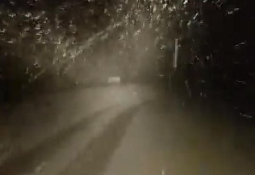 ERZİNCAN KARAYOLU KAR VE TİPİ NEDENİYLE TIR GEÇİŞLERİNE KAPATILDI