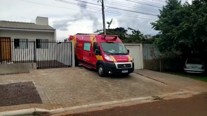 Idosa fica ferida ao sofrer queda enquanto limpava a casa