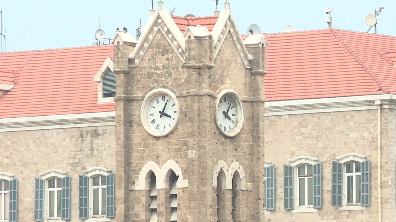 لبنان يعمل وفق توقيتين.. ومؤشر الساعة يلامس الط...