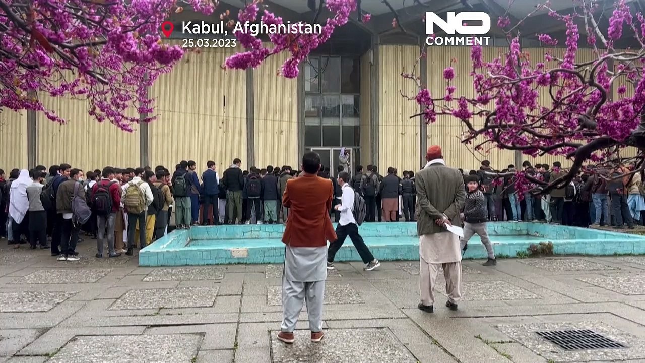 Les jeunes Afghans de retour en classe, pas les filles, privées d'éducation